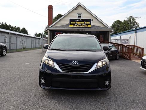 Used 2016 Toyota Sienna SE image 2