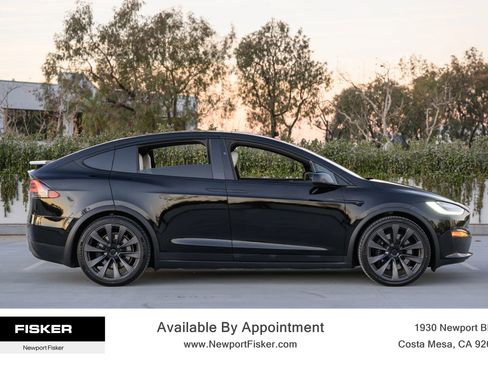 Used 2022 Tesla Model X Plaid image 4