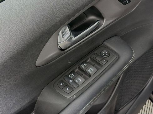 Used 2025 Chrysler Pacifica Select FWD image 23
