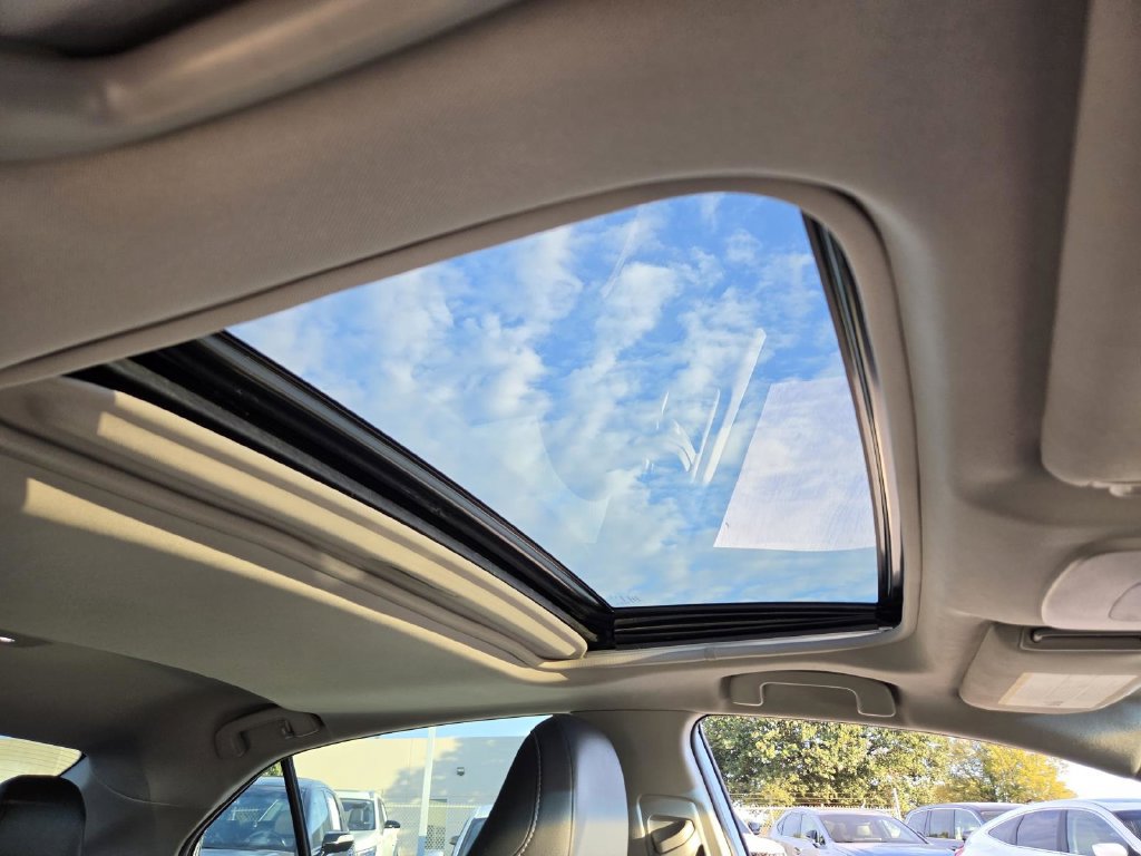 Used 2018 Toyota Camry SE w/ Moonroof Package FWD image 10