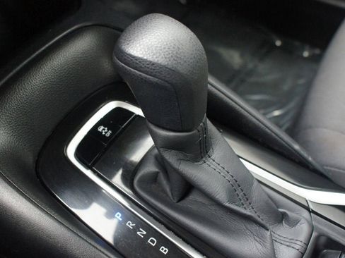 Used 2020 Toyota Corolla LE image 9