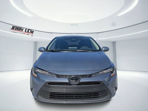 Used 2025 Toyota Corolla LE FWD image 8