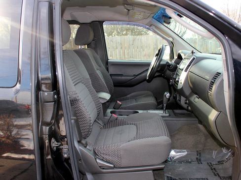 Used 2009 Nissan Frontier SE w/ SE Value Truck Pkg image 30