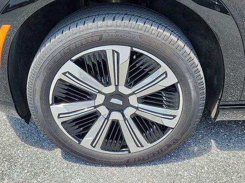Certified 2025 Cadillac Escalade IQ Luxury 2 w/ LPO, Premium Carpet Package AWD/4WD image 8