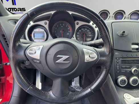 Used 2009 Nissan 370Z Touring RWD image 9