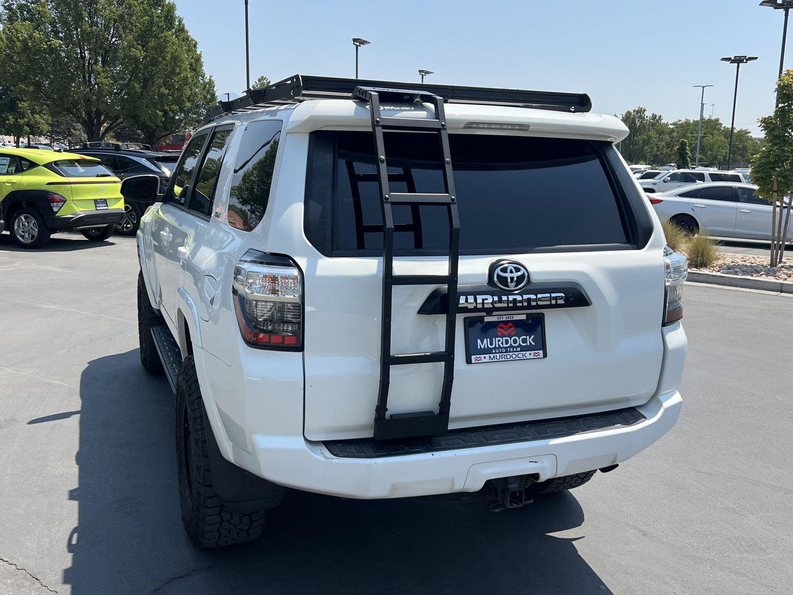Used 2019 Toyota 4Runner SR5 AWD/4WD image 9