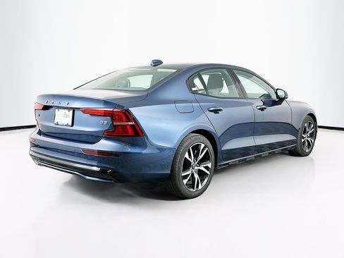 Used 2025 Volvo S60 B5 Core image 9