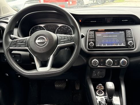 Used 2022 Nissan Kicks S w/ Interior Electronics Package FWD image 4