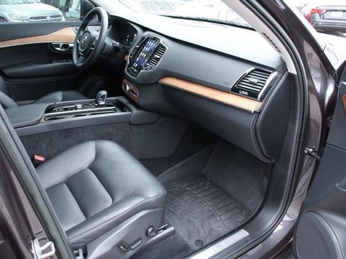 Used 2023 Volvo XC90 B6 Plus image 26