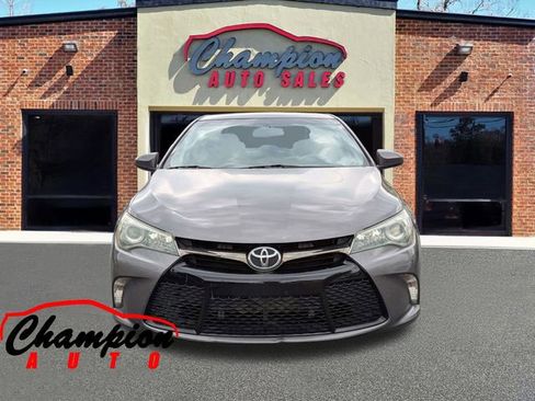 Used 2016 Toyota Camry SE image 7