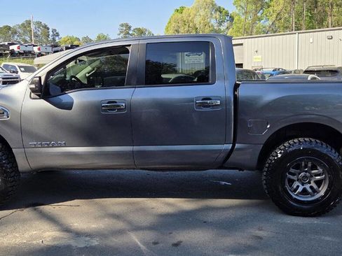 Used 2017 Nissan Titan SV image 10