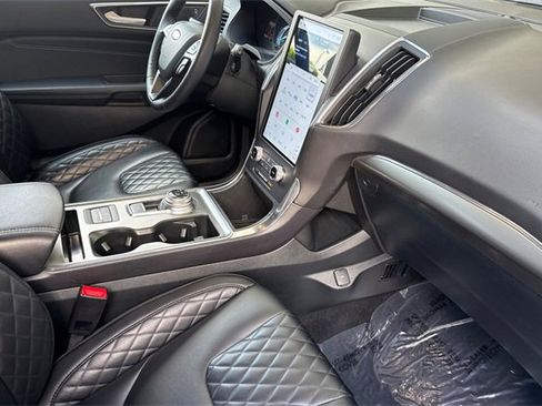 Used 2024 Ford Edge Titanium image 19