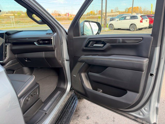 Used 2025 GMC Yukon XL Elevation w/ Technology Package AWD/4WD image 14