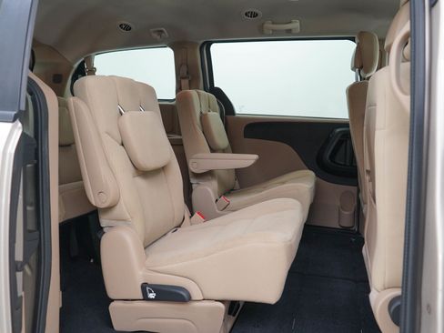 Used 2015 Dodge Grand Caravan SXT FWD image 12