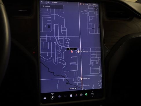 Used 2019 Tesla Model X 75D image 10