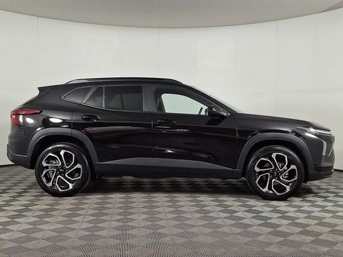 Used 2025 Chevrolet Trax RS FWD image 10