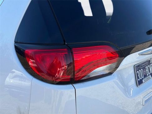 Used 2019 Chrysler Pacifica Touring Plus w/ Tire & Wheel Group image 5