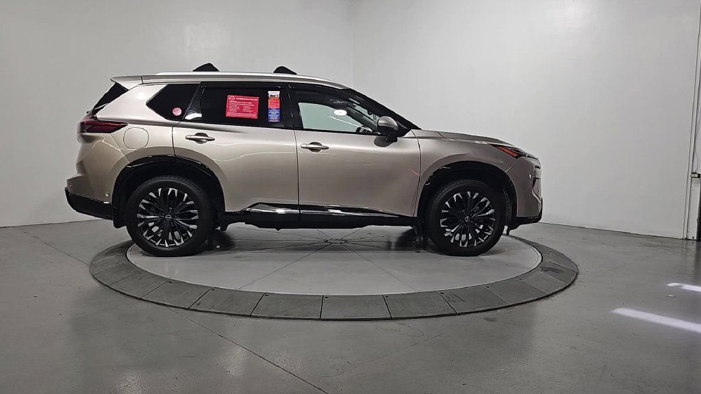 Certified 2025 Nissan Rogue Platinum FWD image 8