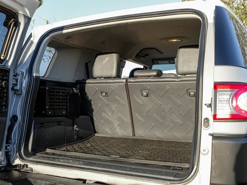 Used 2014 Toyota FJ Cruiser 4WD w/ Upgrade Package image 42