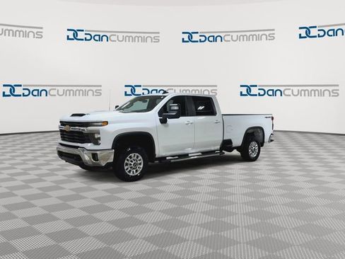 Used 2025 Chevrolet Silverado 2500 LT w/ Safety Package AWD/4WD image 4
