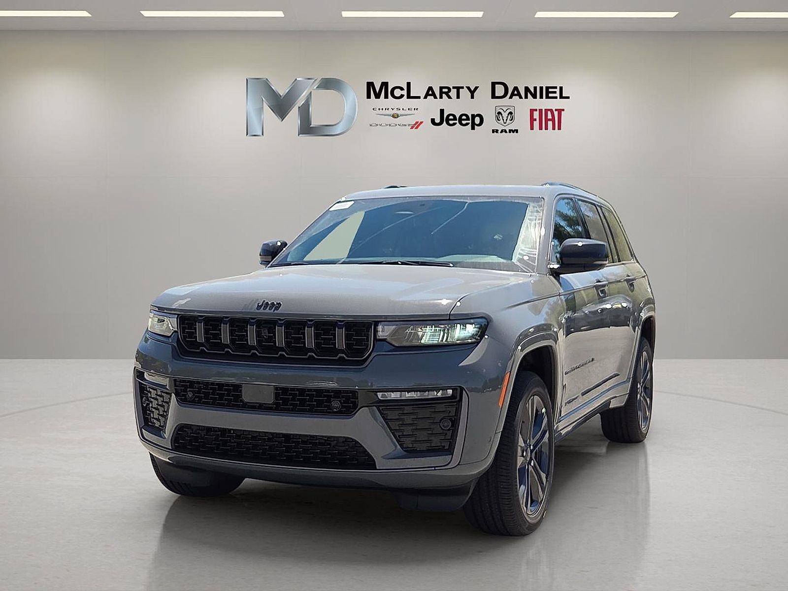 New 2027 Jeep Grand Cherokee Limited AWD/4WD image 2