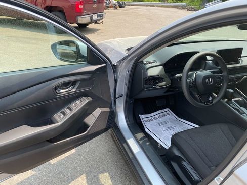 Used 2023 Honda Accord LX image 10