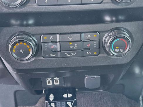 Used 2020 Ford F150 XLT w/ Equipment Group 302A Luxury AWD/4WD image 16