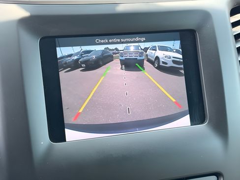 Used 2019 Jeep Cherokee Latitude w/ Popular Appearance Group FWD image 25