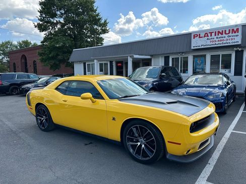 Used 2017 Dodge Challenger R/T Scat Pack w/ Leather Interior Group RWD image 1