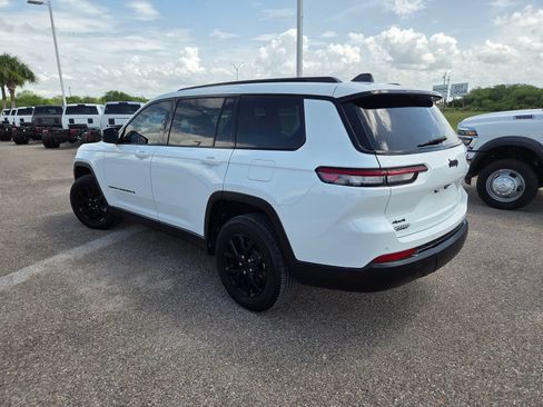 Used 2025 Jeep Grand Cherokee L Altitude AWD/4WD image 8