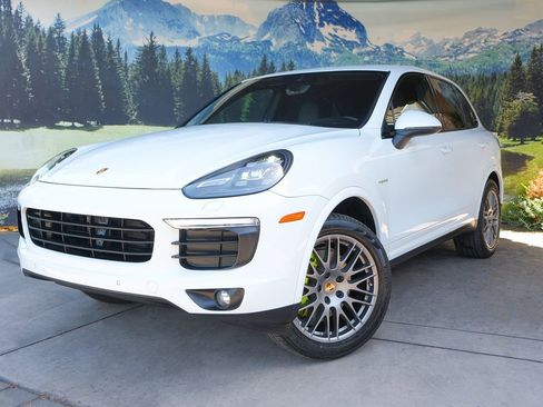 Used 2017 Porsche Cayenne S image 1
