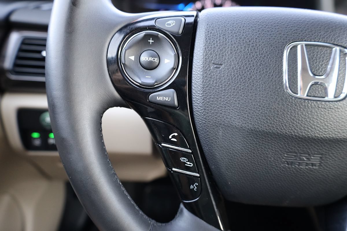 Used 2017 Honda Accord Touring image 24
