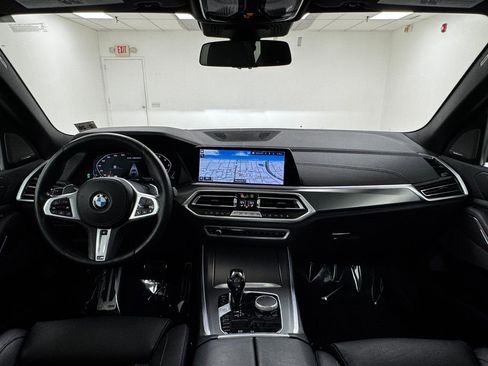 Used 2021 BMW X5 M50i image 16