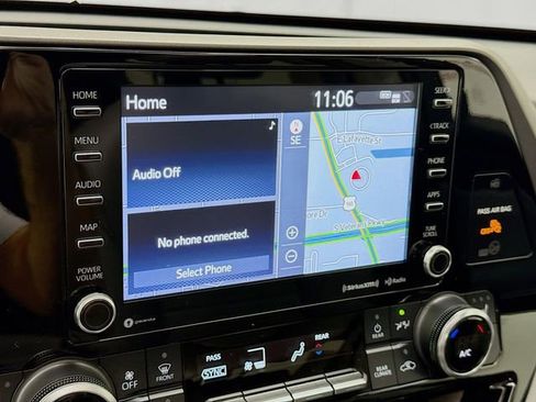 Used 2022 Toyota Highlander XLE image 15