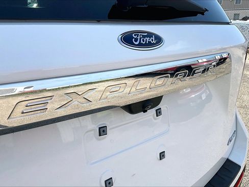 Used 2022 Ford Explorer XLT AWD/4WD image 33