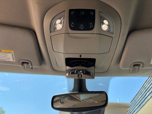 Used 2023 Chrysler Pacifica Touring-L FWD image 12