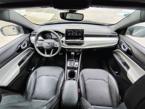 Used 2023 Jeep Compass Limited image 2