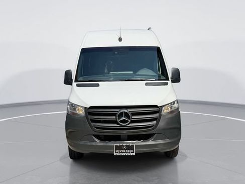 Used 2024 Mercedes-Benz Sprinter 2500 image 2