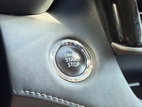Used 2022 Toyota Highlander XLE AWD/4WD image 19