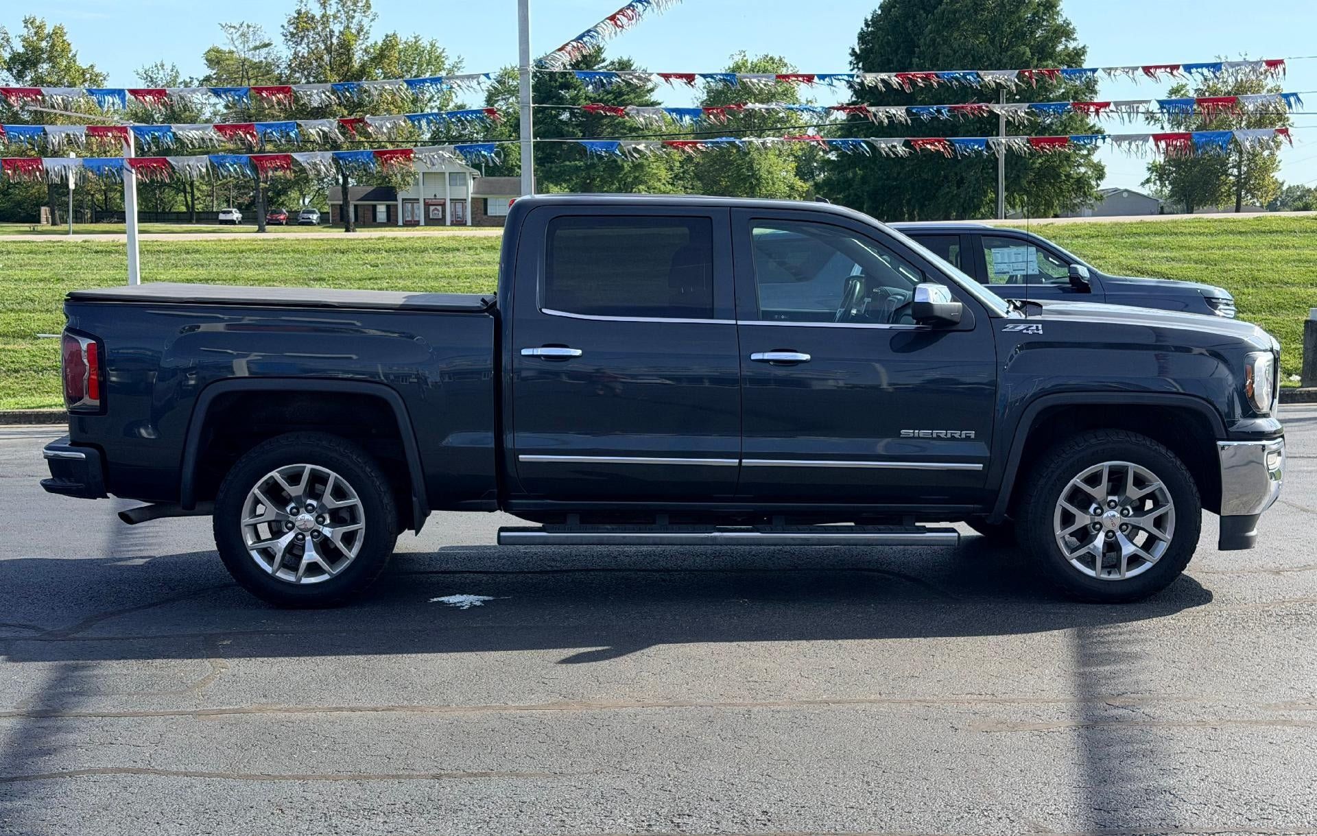 Used 2017 GMC Sierra 1500 SLT w/ SLT Premium Package AWD/4WD image 4