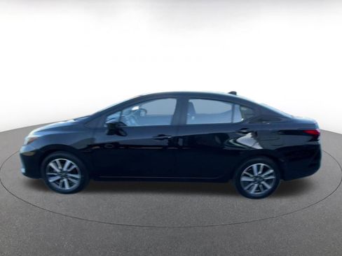 Used 2025 Nissan Versa SV image 9