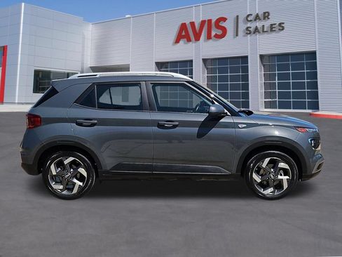 Used 2025 Hyundai Venue SEL FWD image 5