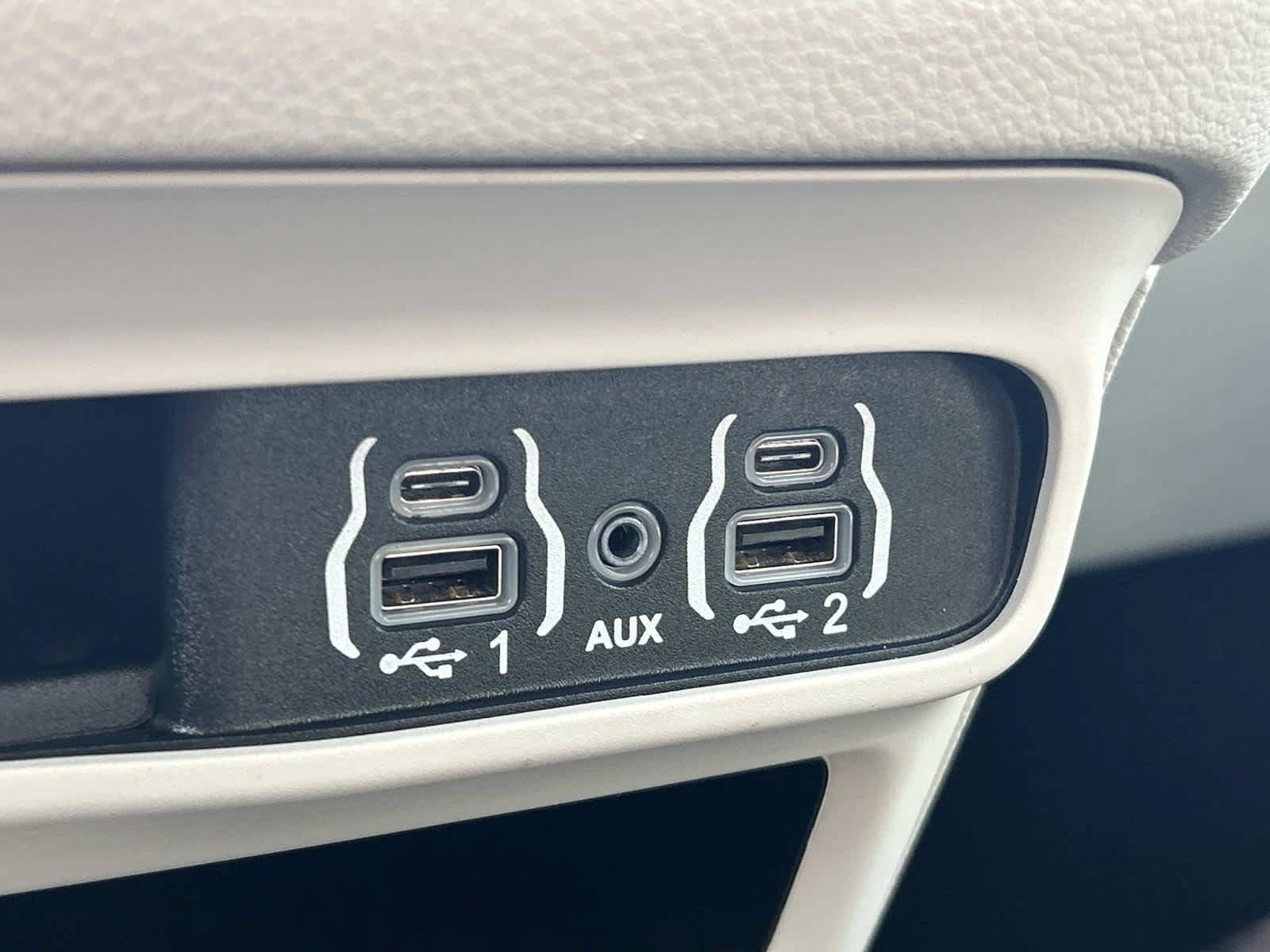Used 2024 Chrysler Pacifica Touring-L FWD image 31