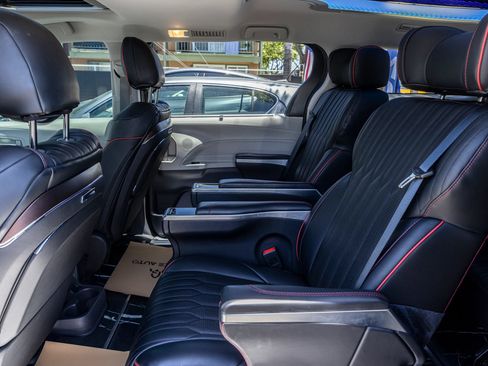 Used 2022 Toyota Sienna XLE AWD/4WD image 24