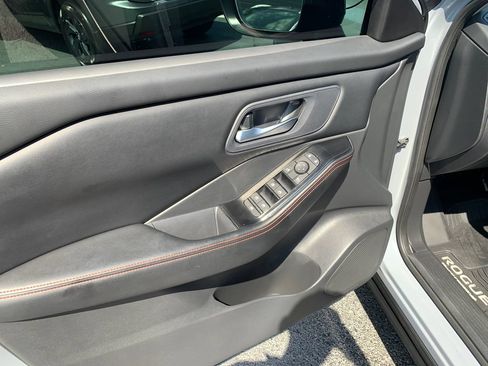Used 2025 Nissan Rogue SV AWD/4WD image 19