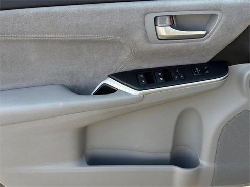 Used 2015 Toyota Camry XSE image 13