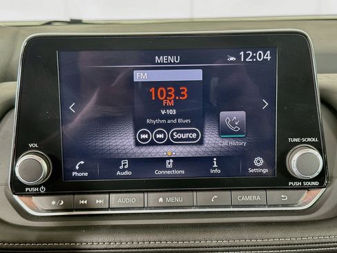 Used 2025 Nissan Rogue SV FWD image 19