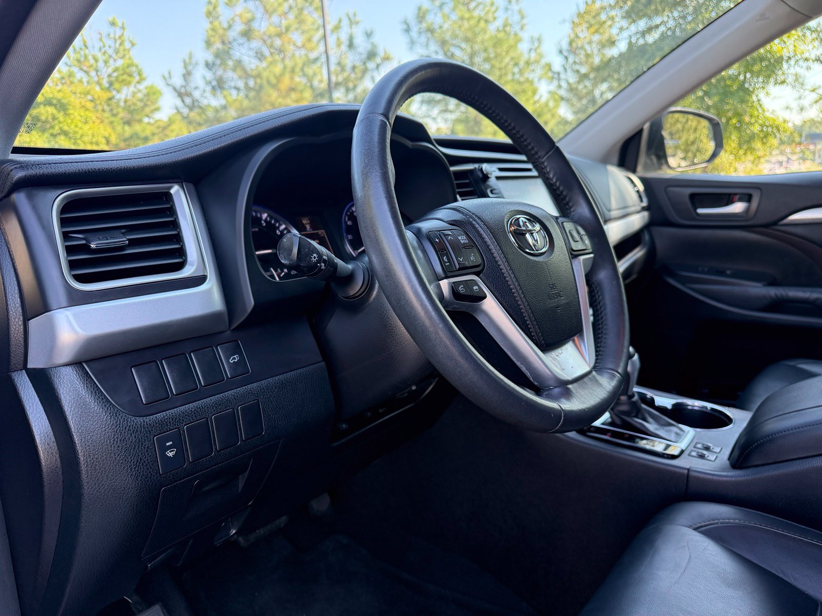 Used 2015 Toyota Highlander XLE AWD/4WD image 22