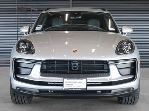 Certified 2026 Porsche Macan AWD/4WD image 8