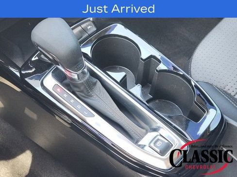 Used 2024 Chevrolet Trax LT w/ Sunroof Package image 30